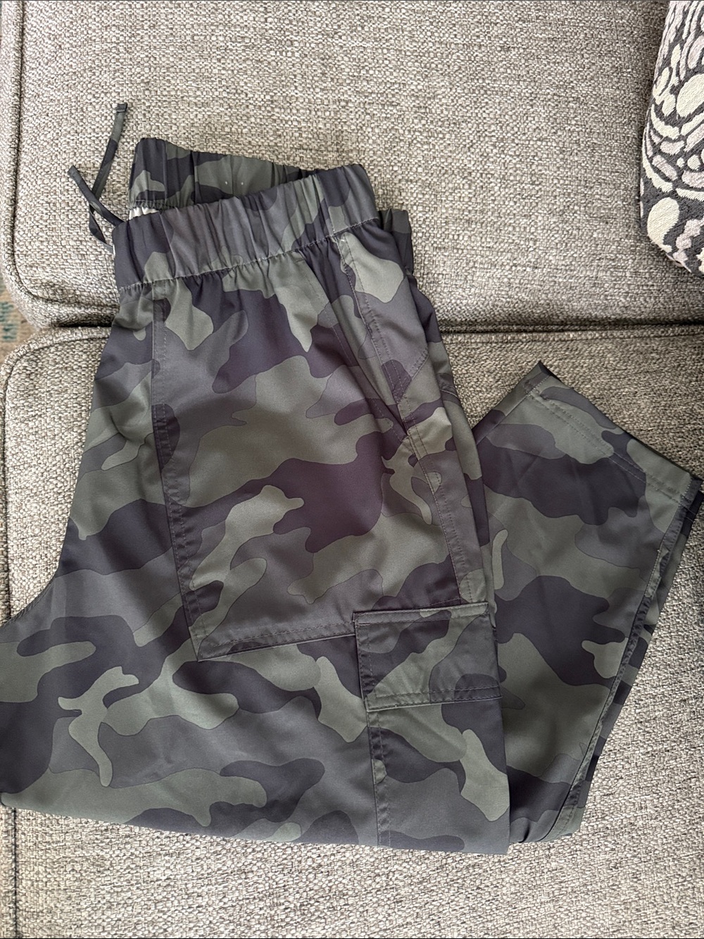 Ladies Active Camo Joggers, Sz. L, lightweight, perfect for Spring and Summer.